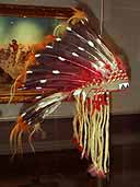 Nakoda oder A'anin Kopfschmuck, 1885 (Seitenansicht)