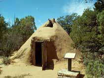 'hogan' (Hütte für Frauen)