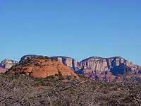 'Butte' von Robbers Roost, die Hhle befindet sich auf der abgewandten Seite